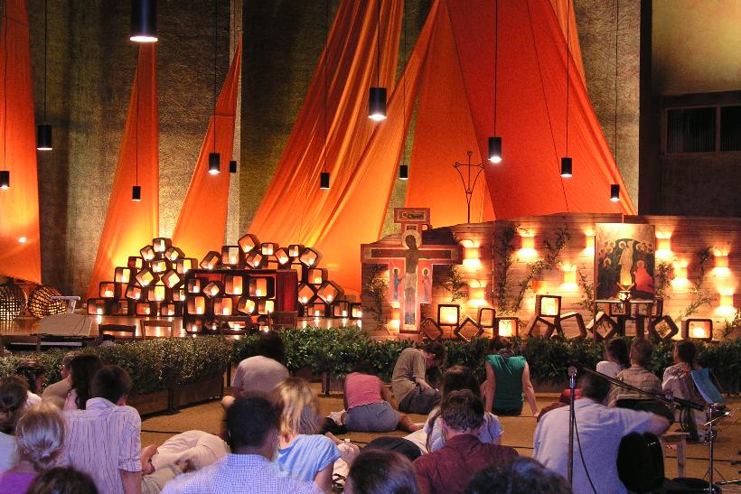 Taizé_prayer